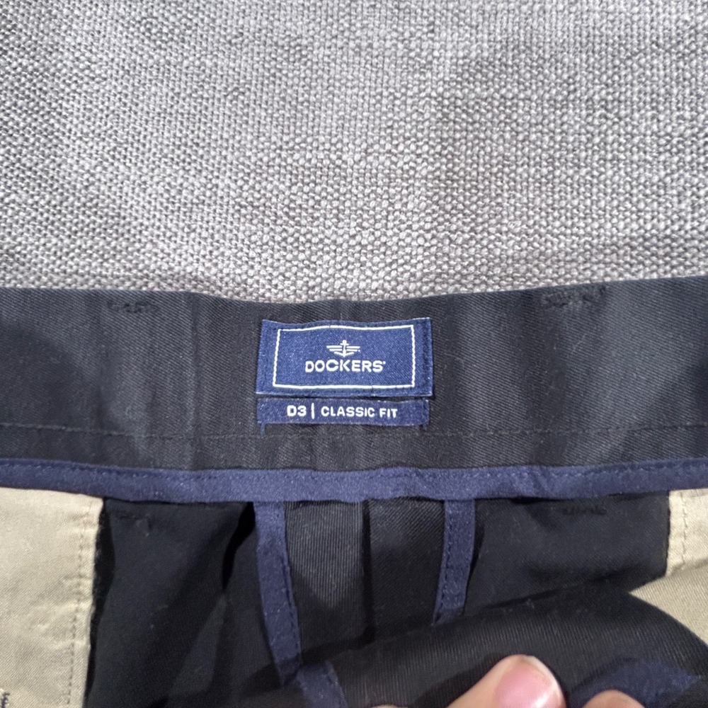 Dockers Pleated Chino Pants Mens 36x30 Black Excellent Classic Fit Cotton Twill - Picture 3 of 9